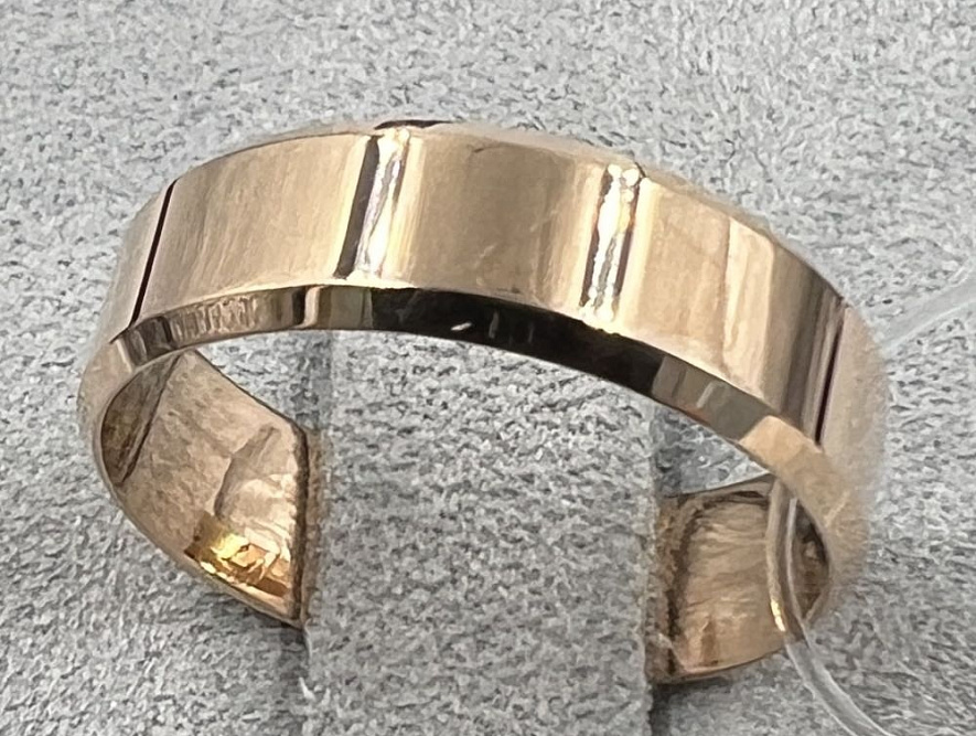 На фото Золотые кольца в Казахстане №обручальное кольцо из красного золота без вставки 20.5 вес 3.58 г:     .