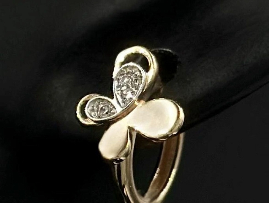 На фото Золотые серьги с янтарем в Казахстане №серьги из красного золота с фианитом вес 1.95 г:     .