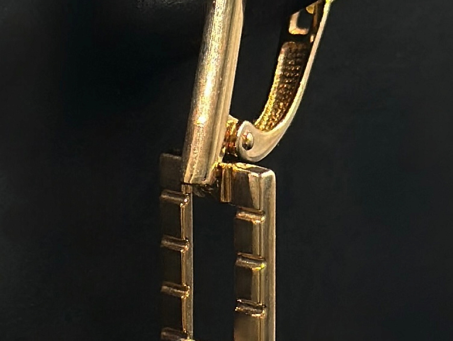 На фото Золотые серьги с янтарем в Казахстане №серьги из красного золота с бриллиантом вес 3.33 г:     .