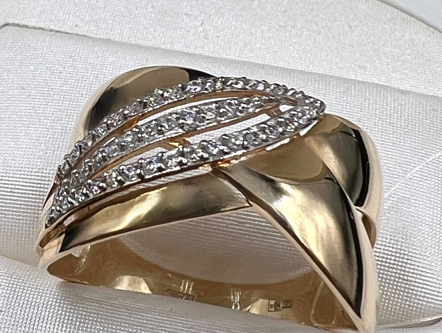 На фото Золотые кольца в Казахстане №кольцо из красного золота с фианитом 20 вес 3.58 г:     .