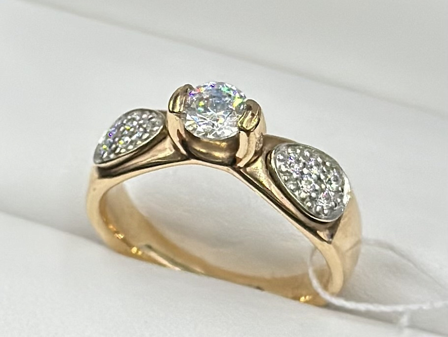 На фото Золотые кольца в Казахстане №кольцо из красного золота с фианитом 17 вес 6.39 г:     .