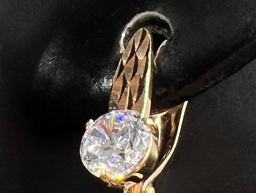 На фото Золотые серьги  №серьги из красного золота с фианитом вес 1.98 г:     .