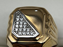 На фото Золотые печатки в Казахстане №печатка из белого золота с цирконом 18 вес 4.7 г:     .